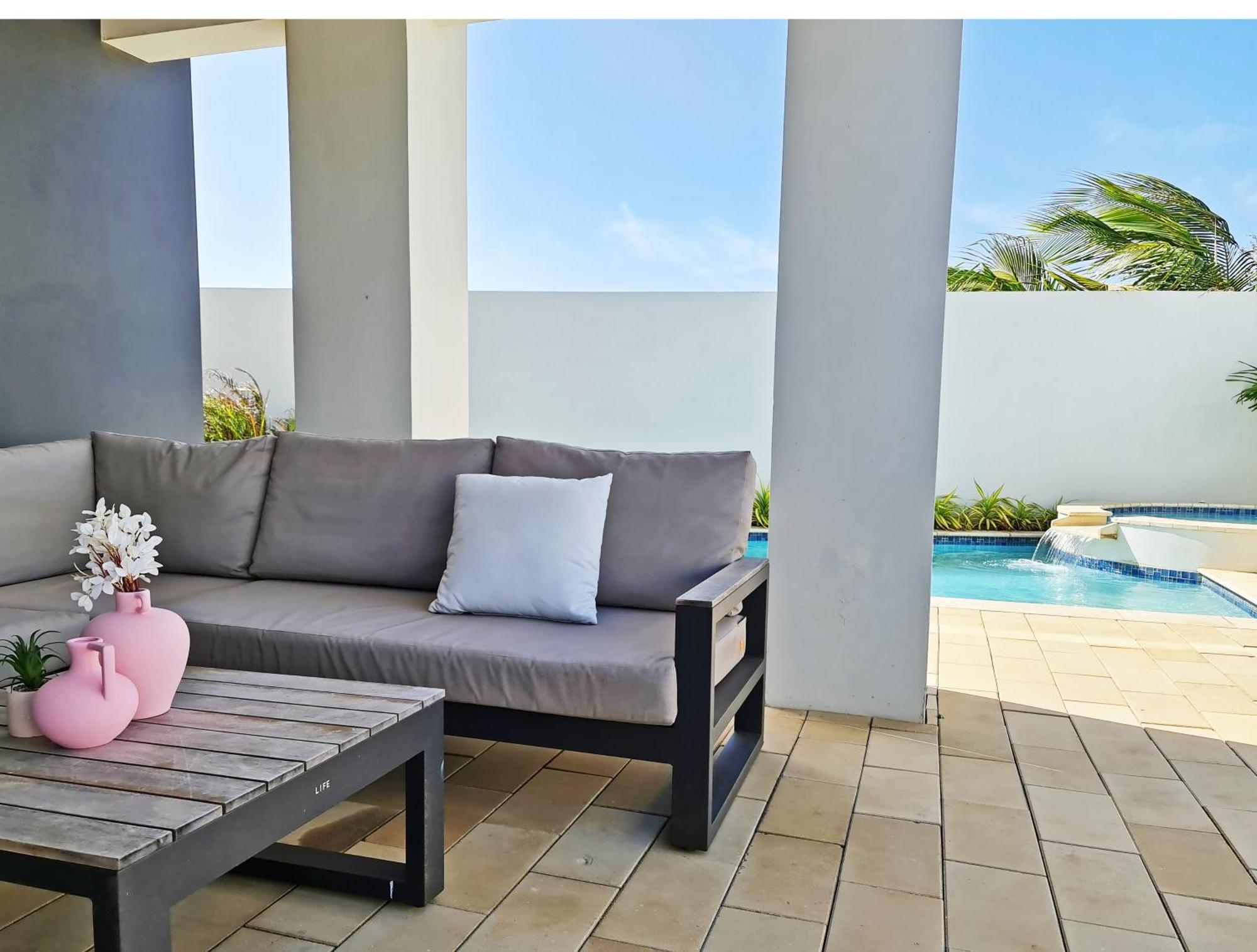 Tuscany Residence Aruba Palm Beach Exterior photo